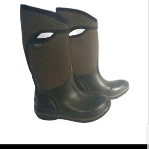 Black bogs size 6